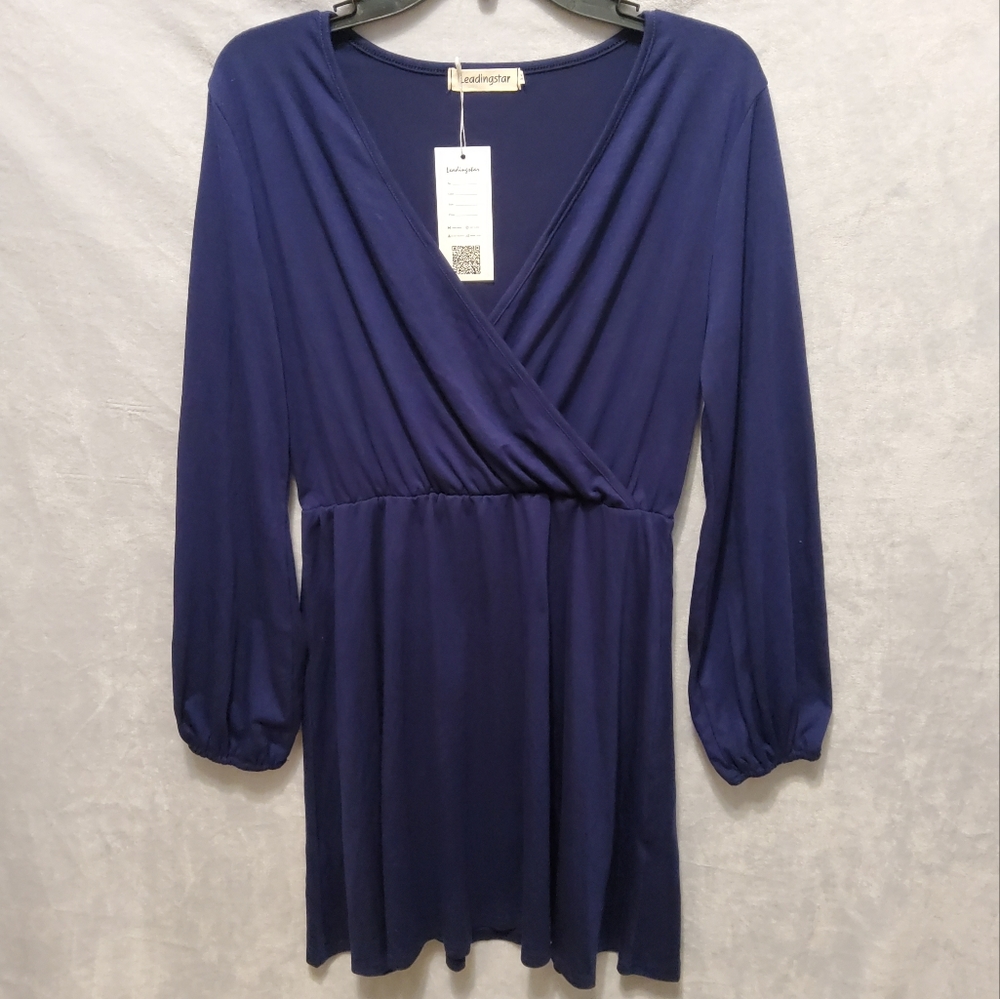 NWT.  LEADINGSTAR SOLID BLUE LONG PUFF SLEEVES WITH ELASTIC CUFFS SIZE M